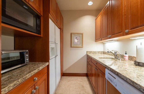 Kingston House | Waterview Estate: Oceanfront Home with Spa & Hot Tub