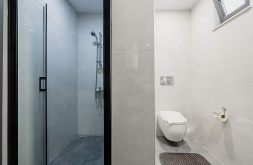 Lara Apartment | Trendy Flat with Patio & Garden, Steps from Lara Beach