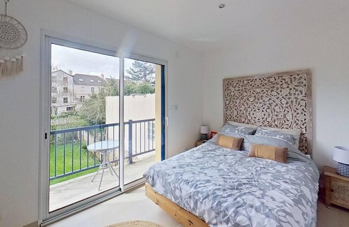Velizy-Villacoublay House | Ideally Located House Steps from Forest, near Versailles