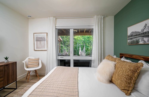 Argenteuil Regional County Municipality Ski Chalet | Perfect Getaway: Spa, Dome Sauna & Lake Access Awaits