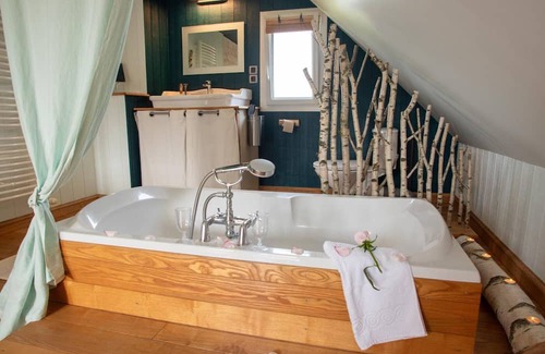 Poilley Cottage | Cozy Gite Poilley: Ideal for Families with Spa & Kitchen
