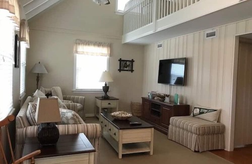 Stone Harbor Cottage | Conveniently Located Near Bird Sanctuary and Beach