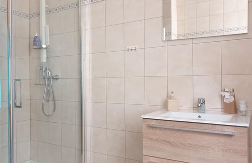 Bad Sulza Apartment | Apartment 'Ferienwohnung Sonnenschein' with Shared Terrace and Wi-Fi