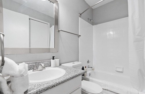 Brentwood Apartment | Luxe 1B1B 10 mins away from DT