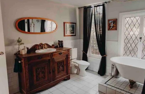 Maudsland House | Welcoming Magnolia Manor Rustic Chapel: Pet & Child Friendly
