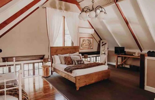 Maudsland House | Welcoming Magnolia Manor Rustic Chapel: Pet & Child Friendly