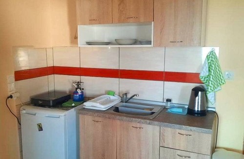 Astris House | Seaview Eden Escape - Pet Friendly Bliss by the Beach