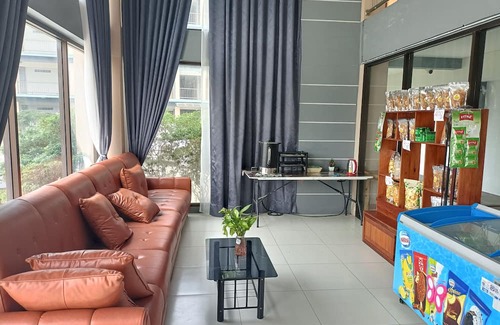Lop Buri Hotel | Discover Comfort at The Chev Hotel Lopburi with Pool & Dining