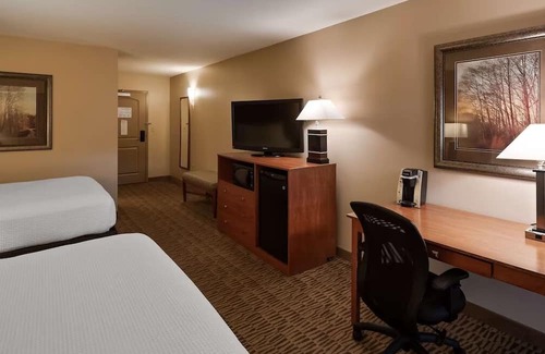 South Loop House | Bloomington Bliss: Cozy Retreat with Free Wi-Fi & Breakfast