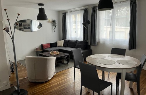 Bellamy-Barbin Apartment | Cozy Nest in Nantes: Breakfast Included & Family-Friendly