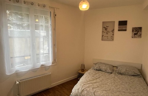 Bellamy-Barbin Apartment | Cozy Nest in Nantes: Breakfast Included & Family-Friendly