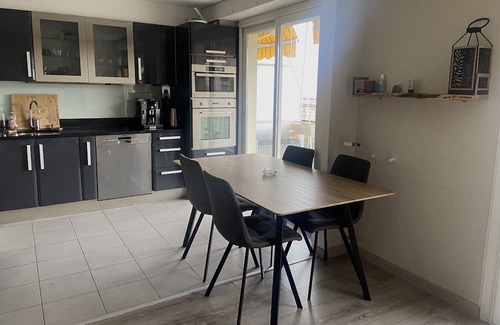 Saint Maurice Apartment | Bright T3 with Balcony - Family-Friendly Getaway Awaits