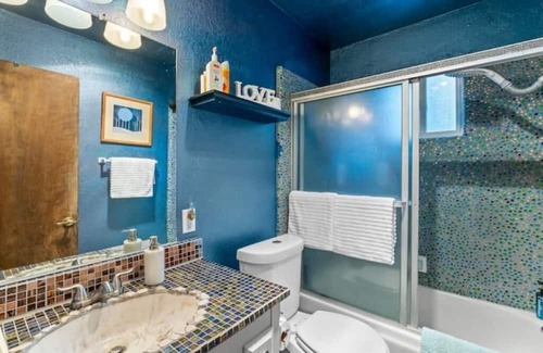 Lake Arrowhead Bed & Breakfast | Enchanting Retreat: A Dream Place to Stay with Kitchen