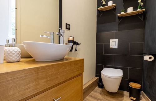Auxerre Apartment | Relaxing Spa Retreat at Spa privatif by XELA Awaits You