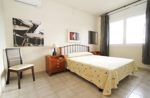Reus Ski Chalet | Pet Friendly AIGUESVERDS HomeStay with Pool & Spa