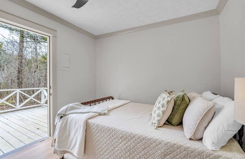 Columbus House | Cozy West Lowndes Country Cottage with Family-Friendly Amenities