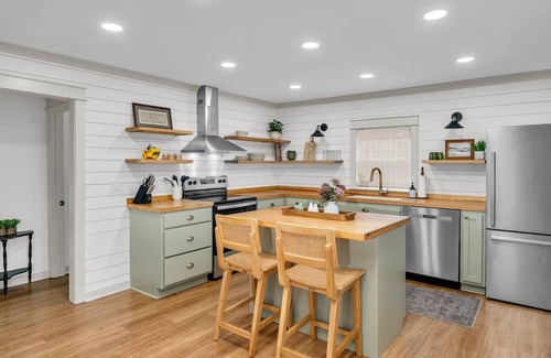 Columbus House | Cozy West Lowndes Country Cottage with Family-Friendly Amenities
