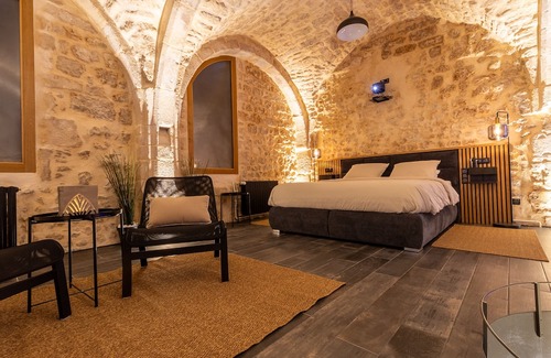 Auxerre Apartment | Indulge at Cave et Spa Privatif by XELA with Hot Tub & Breakfast