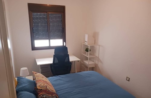 Los Remedios Apartment | Sevilla Ferienwohnung: Ideal Location for Feria Abril 2024