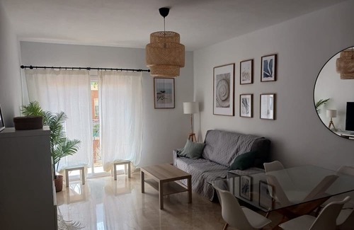 Los Remedios Apartment | Sevilla Ferienwohnung: Ideal Location for Feria Abril 2024