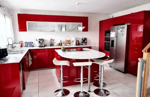 Clamart House | Relaxing Retreat with Jacuzzi, Garden & Terrace in Clamart