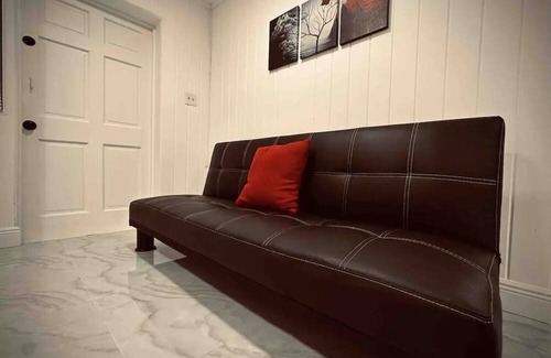 Temple Terrace House | Welcoming Pool Home Steps from Busch Gardens & Casino