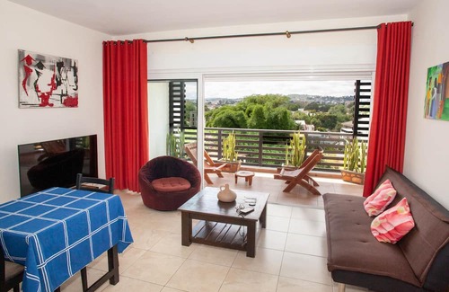 Antananarivo Avaradrano Apartment | Budget-Friendly Stay at Jardins D'Ivandry with Breakfast