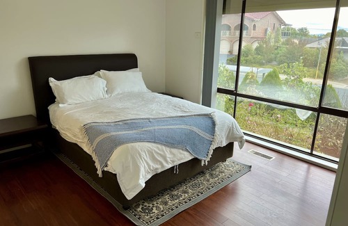 McKellar House | Tranquil 4-Bedroom Retreat with Spa and Pet-Friendly Perks