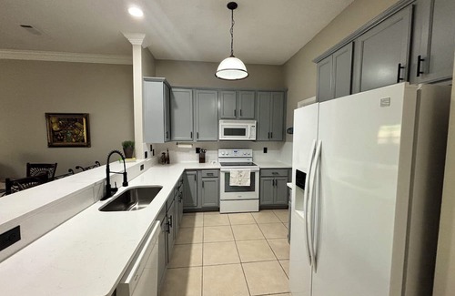 Niceville House | Cozy Getaway in Niceville - Steps from White Sandy Beaches!