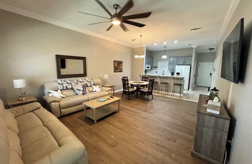 Niceville House | Cozy Getaway in Niceville - Steps from White Sandy Beaches!