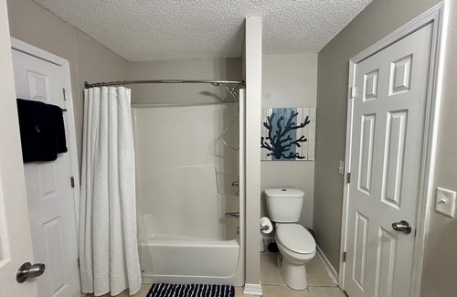 Niceville House | Cozy Getaway in Niceville - Steps from White Sandy Beaches!