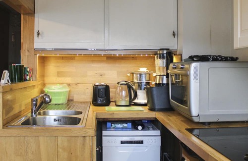 Flandres Apartment | Cozy Studio Retreat with Balcony & Family-Friendly Amenities