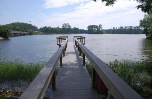 Prosperity House | Exceptional Stay at Reel Em' Inn with Hot Tub & Kitchen