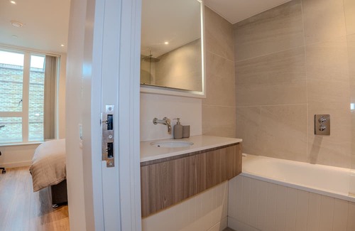 Canons Apartment | Convenient Access to London Bridge and Wembley Station