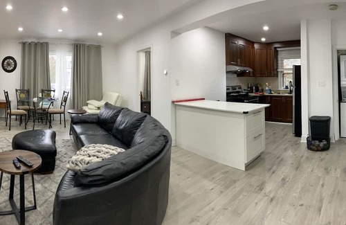 Etobicoke House | Convenient 3 Bedroom House Steps from Subway Access