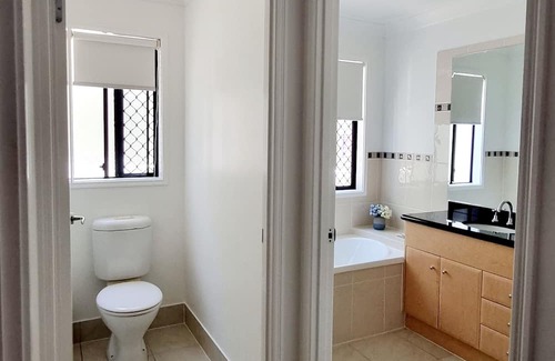 Paradise Point Villa | Relaxing Villa in Paradise Point, Steps from Broadwater