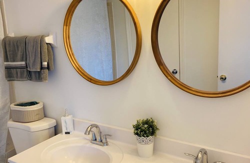 Mays Landing House | Elegant Town Home with Family-Friendly Amenities