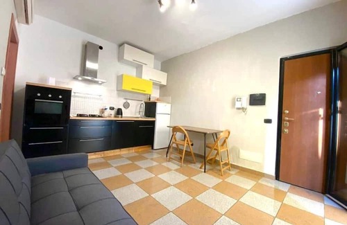 Lambrate Apartment | Conte Rosso House: Cozy Double Terrace in Lambrate