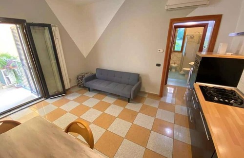 Lambrate Apartment | Conte Rosso House: Cozy Double Terrace in Lambrate