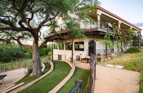 Marble Falls Apartment | Cozy Retreat at Lonely Oak Guesthouse - Room 2 Awaits