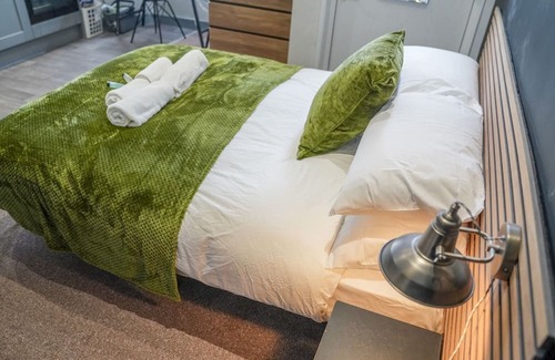 Beeston Apartment | Cozy Studio Retreat with Kitchen Near Nottingham City Centre