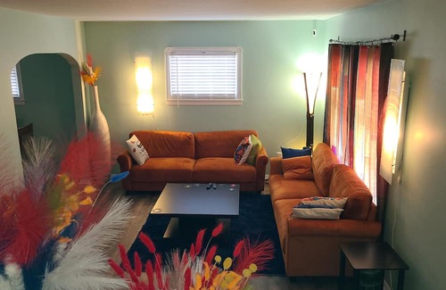 Cleveland House | Discover Cleveland's Best Kept Secret with Spa & Hot Tub