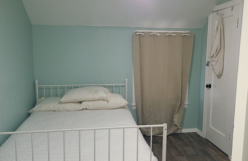 Cleveland House | Discover Cleveland's Best Kept Secret with Spa & Hot Tub