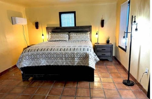 Truth or Consequences House | Budget-Friendly Oasis Motel with King Bed - Family Friendly