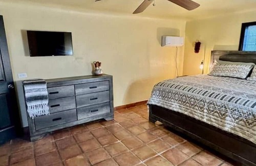Truth or Consequences House | Budget-Friendly Oasis Motel with King Bed - Family Friendly