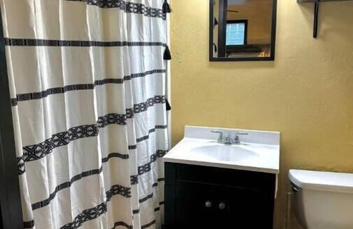 Truth or Consequences House | Budget-Friendly Oasis Motel with King Bed - Family Friendly