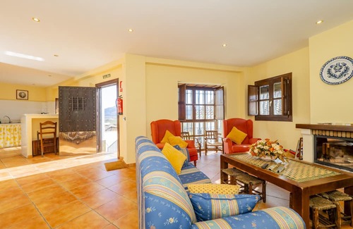 Zafarraya Cottage | Relaxing Retreat at Cubo's La Casa de Tita Elvira with Pool