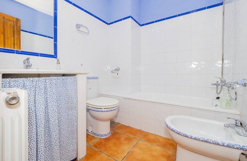 Zafarraya Cottage | Cozy Stay at Cubo's La Casa de Tita Elvira with Free WiFi