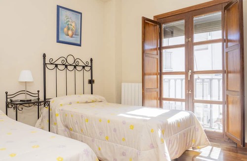 Zafarraya Cottage | Cozy Stay at Cubo's La Casa de Tita Elvira with Free WiFi