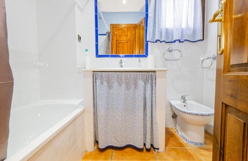 Zafarraya Cottage | Explore Cubo's La Casa de Tita Elvira with Pool Access